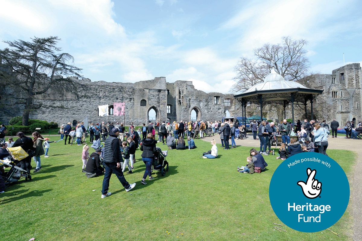 NewarkCastle's tweet photo. WE'RE HIRING
Newark Castle &amp; Gardens are transforming and you could be part of this exciting opportunity thanks to @HeritageFundUK
We're seeking: 
Project Development Manager https://t.co/lCEgGWmyO0
Community Engagement and Partnership Development Officer https://t.co/EtfdkyjsER https://t.co/EfbNsRNMVB