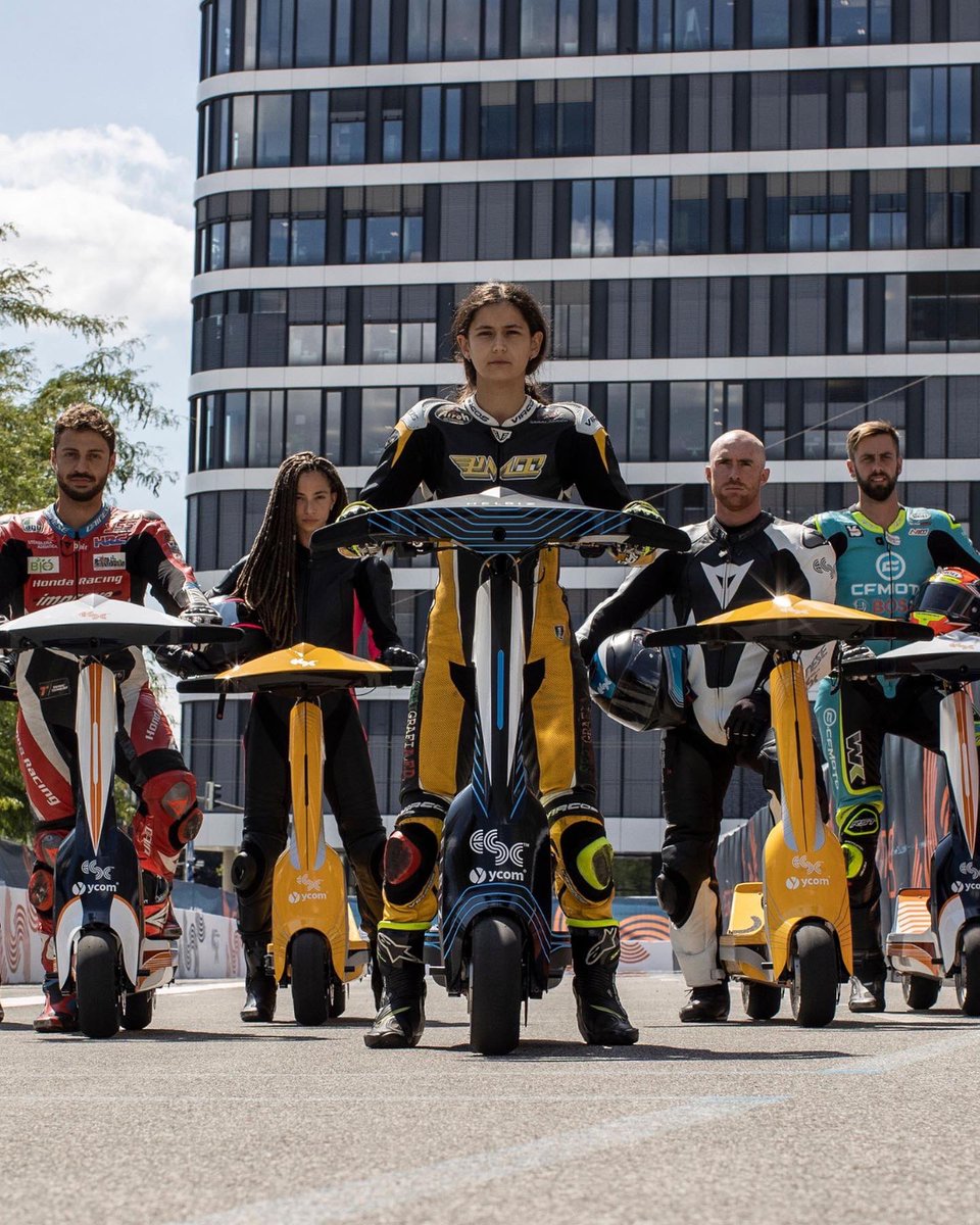 Is the weight of our escooters relevant? 🛴
Yes, as in every motorsport project 🚀
The S1-X uses a carbon fibre chassis to provide the required stiffness and a safe and crash-resistant location to house the lithium-ion battery🔌
#HelbizRacing #eSkootr