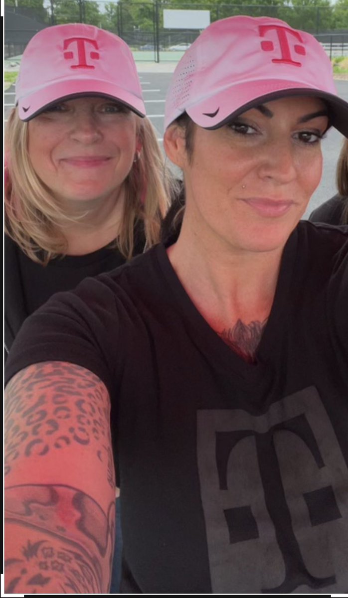 Happy Magentaversary #17 <a href="/PlanteTanya/">Tanya Hangos</a> thank you for all you do for team Southern New England! 🎉🍾 <a href="/RonSmitty15/">Ron Smith</a> @John_Dief