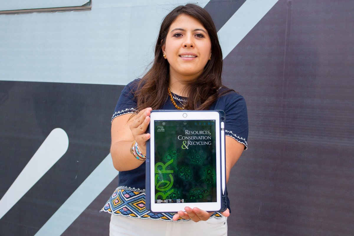 redidmx's tweet photo. Mtra. Valeria Caltzontzin, primera embajadora @UAQmx  en revista mundial RCR de comunicación de ciencia
Es la única latina que forma parte del grupo, el cual está integrado por dos chinos, un filipino y un danés.
https://t.co/4HVdofN6NJ https://t.co/4UvRXSkeBz
