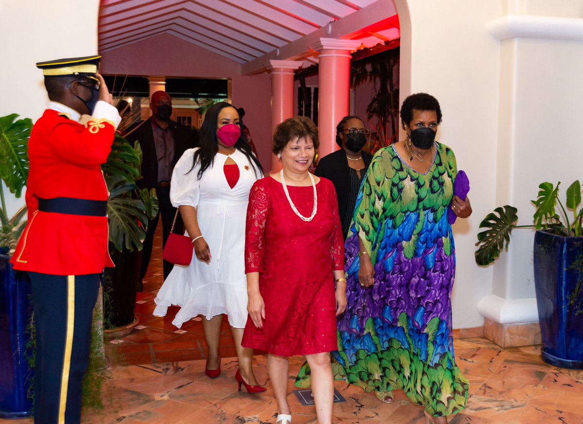 CanHCBarbados's tweet photo. (2) High Commissioner @LilianCGAC welcomed gov't officials, incl. President, H.E. Dame Sandra Mason; Deputy PM, Hon. @santiabradshaw; PM of #SaintLucia, Hon. @philipjpierre; &amp; Amb. Francine Barron of #Dominica; &amp; corporate stakeholders, as she hosted her 1st #CanadaDay event. https://t.co/uy8tuEY5xu