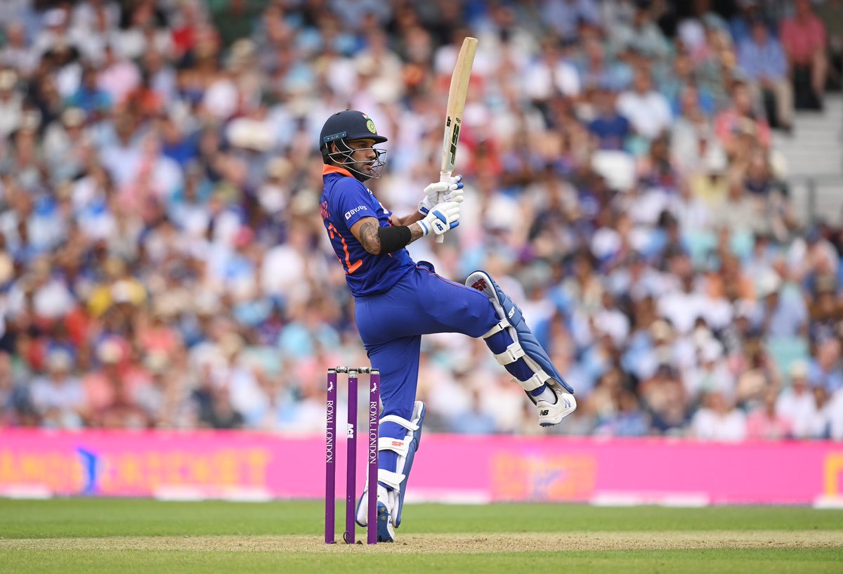 BCCI's tweet photo. A clinical performance from #TeamIndia to beat England by 10 wickets 👏👏

We go 1️⃣-0️⃣ up in the series 👌

Scorecard ▶️ https://t.co/8E3nGmlNOh 

#ENGvIND https://t.co/zpdix7PmTf