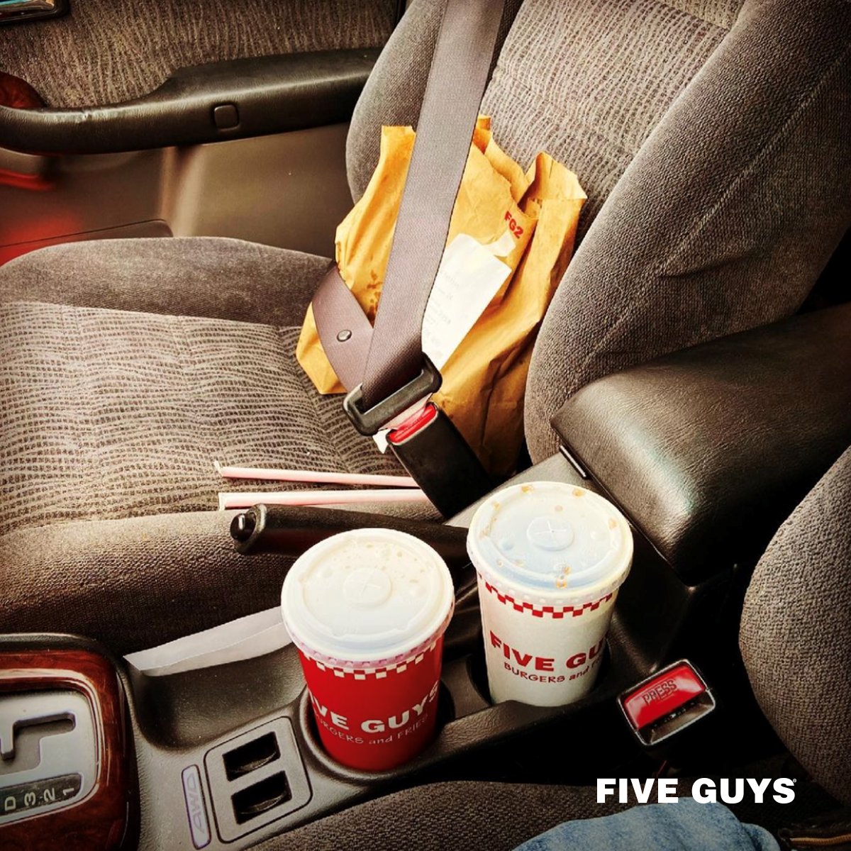 Enjoying the ride today! 🍔 (📸: peter_svajcsik | Instagram)

On profite de la randonnée aujourd'hui! 🍔