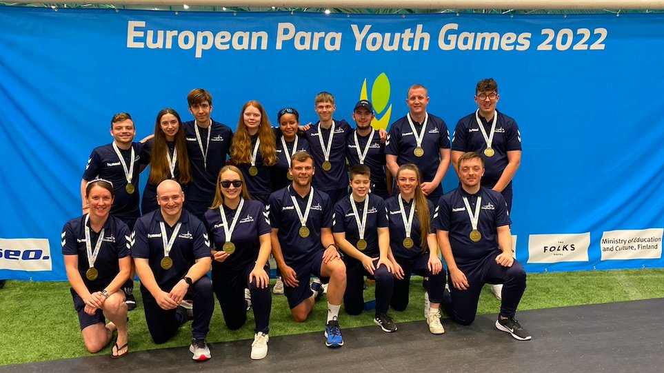The Great Britain Men & Women suitcases were a little heavier on the way home from the @epyg2022!💪 

Check out the team's journey to🥉via the article below!😁

goalballuk.com/great-britain-…

#GoalballFamily🔵💙