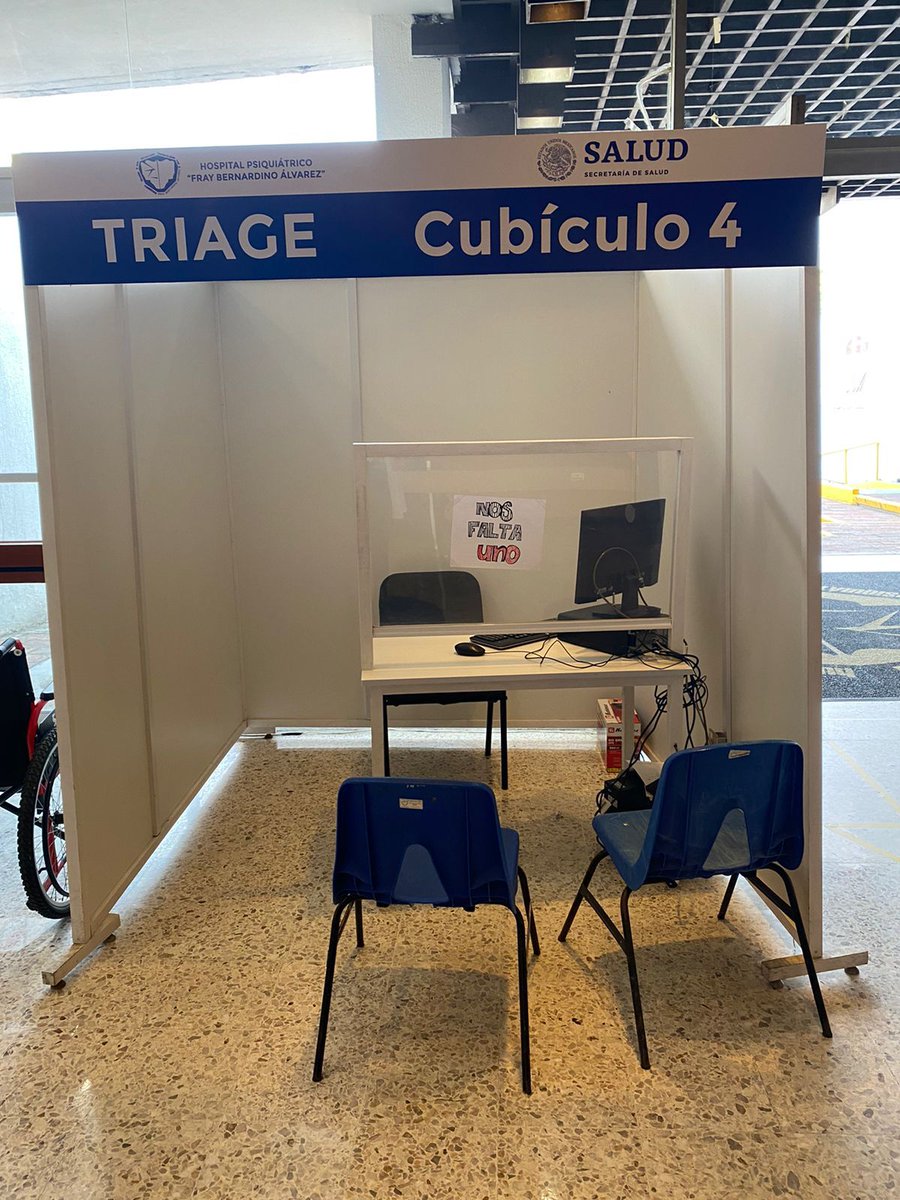 ElPaido's tweet photo. Futuros colegas de #Psiquiatría muestran su inconformidad con la expulsión injustificada de uno de sus compañeros. Las malas prácticas de los administrativos se deben señalar y combatir
#NosFaltaUno https://t.co/ZDnH7I0RrM