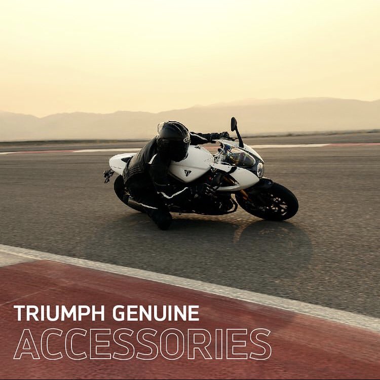 TriumphBMC's tweet photo. Tanto si eres un corredor de pista como un motociclista de carretera, crea tu propio estilo distintivo con nuestra gama de accesorios originales Triumph. https://t.co/pwDRnk13Gy