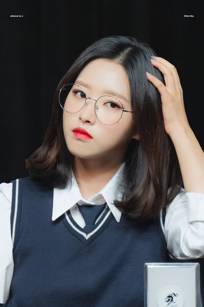 jehanneloona's tweet photo. 220710 #이달의소녀 #LOONA #올리비아혜 #OliviaHye 
by J https://t.co/4MUZtUiEqt