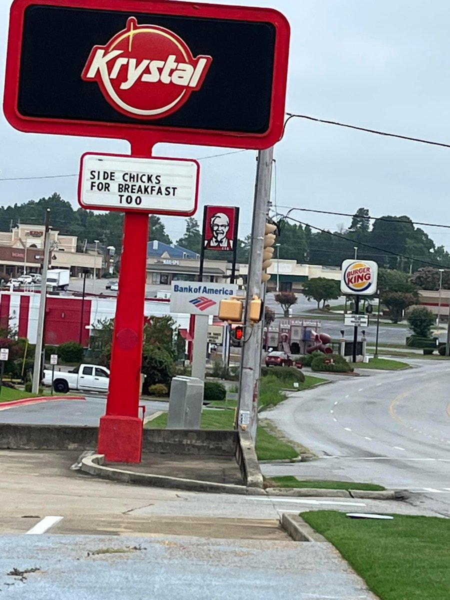 sportsguymarv's tweet image. 😂😬Krystal’s on Bloomfield-Macon. #SIDEchicks