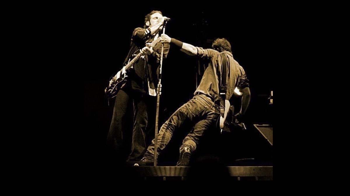 nilslofgren's tweet photo. Gladiator Rock!! Coming to a town near you!! ⁦@springsteen⁩ ⁦@SpringNuts_⁩ ⁦@roseaiello2⁩ #PromisedLand https://t.co/EOt86jCIsj