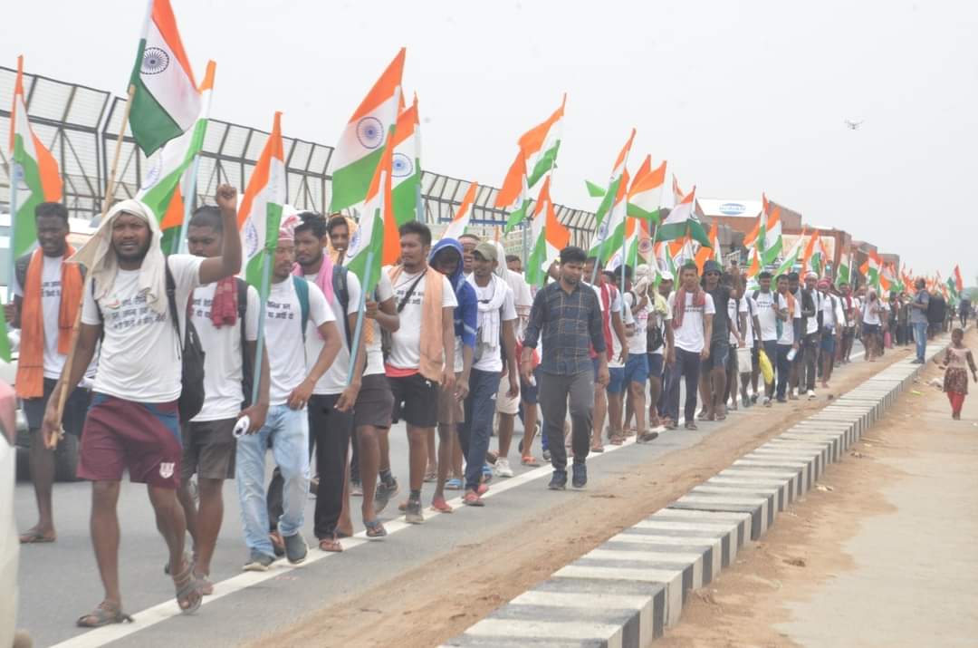 आज रात का सैया में हमारे रुकने और खाने की वेवस्था पोलिसप्रशासन ने की उनका हमें पुरे दिल से धन्यवाद करते है..
<a href="/raksha_s27/">Raksha</a> <a href="/sheshnojha/">Shesh Narayan Ojha</a> <a href="/journo_jitendra/">Jitender Bhardwaj</a> <a href="/SuryaSurygiri/">Surya Prakash Giri</a> <a href="/pradeepjain52/">Pradeep Jain Aditya</a> <a href="/bbcnewsmarathi/">BBC News Marathi</a> <a href="/ABPNews/">ABP News</a> <a href="/News18India/">News18 India</a>  @brajeshabpnews #SSCGD18_नागपुर_से_दिल्ली_पैदल_मार्च