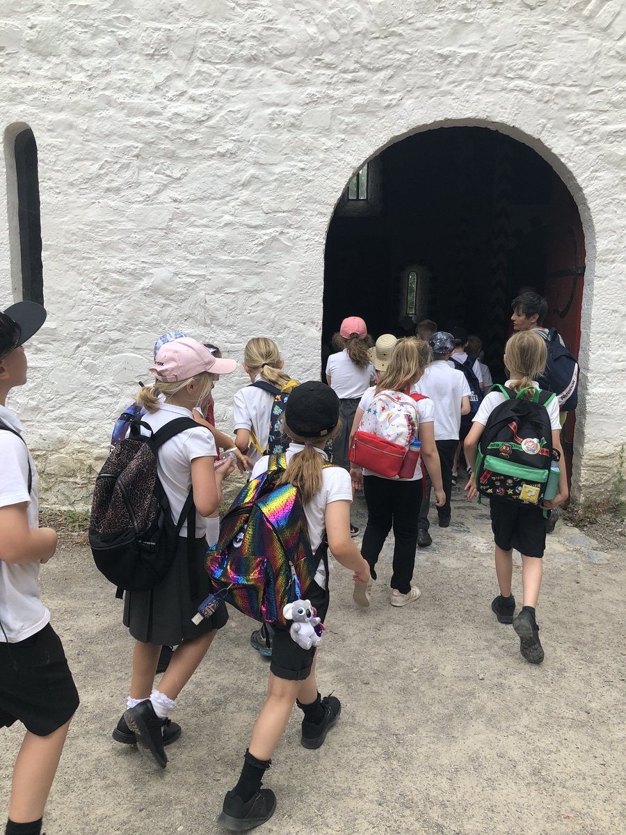 CastlePark_Cald's tweet photo. Y3 loved their trip today. What an amazing day bringing history to life. @StFagans_Museum thank you for having us! @EAS_Humanities #EnjoymentInLearning https://t.co/cBvu556C98
