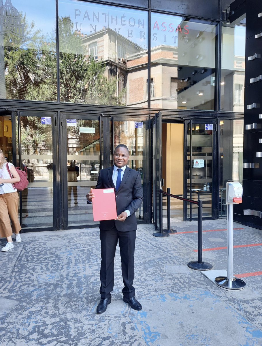 Heureux de partager cette bonne nouvelle à vous cher communauté😊
Le gérant de la start-up @FasoLegal valide son diplôme d’université en Transformation Digitale du Droit et LegalTech.

Félicitations à notre nouveau diplômé et en avant pour de belles réalisations !

#talentBF