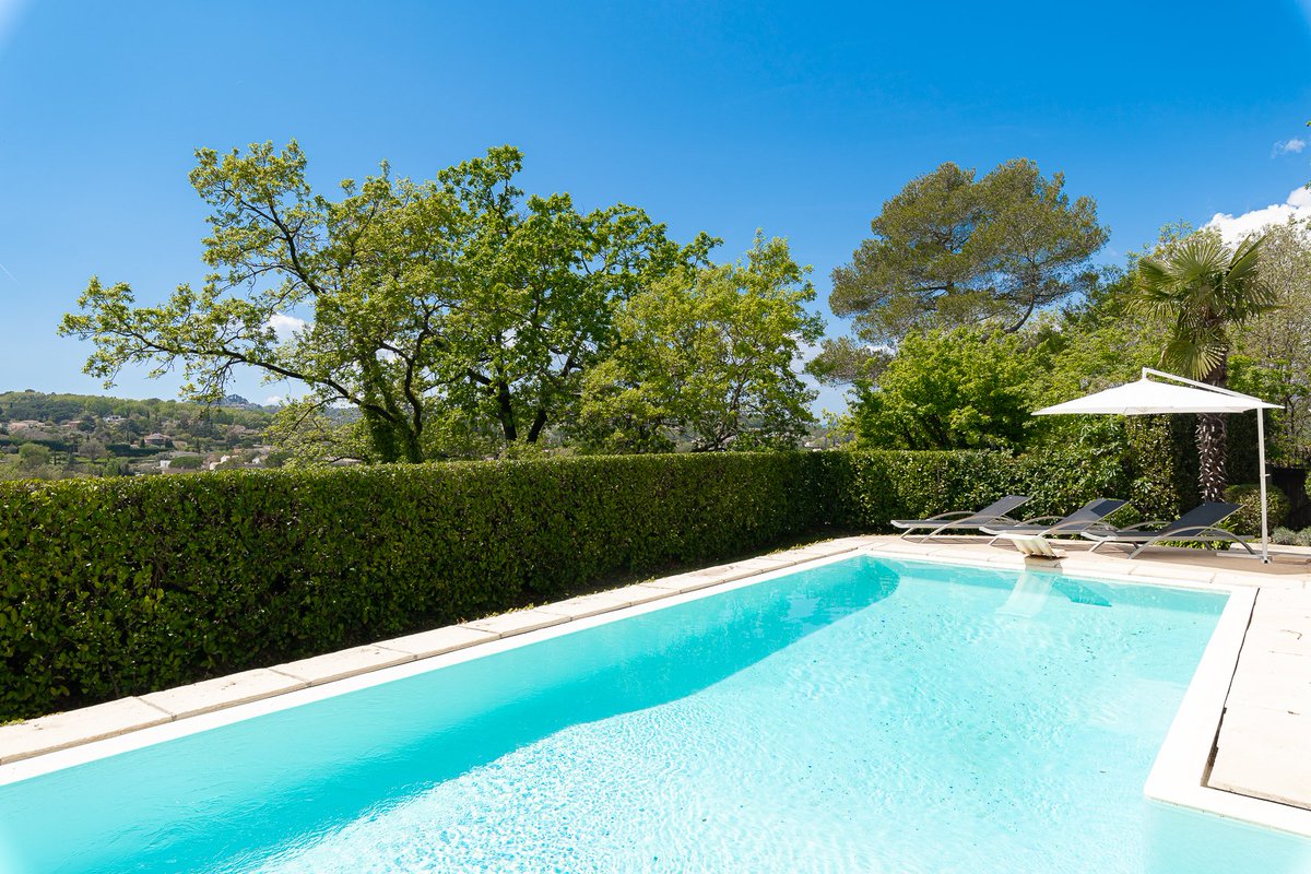CotedAzurVillas's tweet photo. Just soaking in this amazing view at Villa Bellerose, a true haven of tranquility within walking distance to the village of Valbonne.

Available for rent from August 6 🌻

https://t.co/1k9UVSiNn8

#cotedazurvillas #village #valbonne #villa #rental #holidays #view #summer #pool https://t.co/yVs9z42Ej0