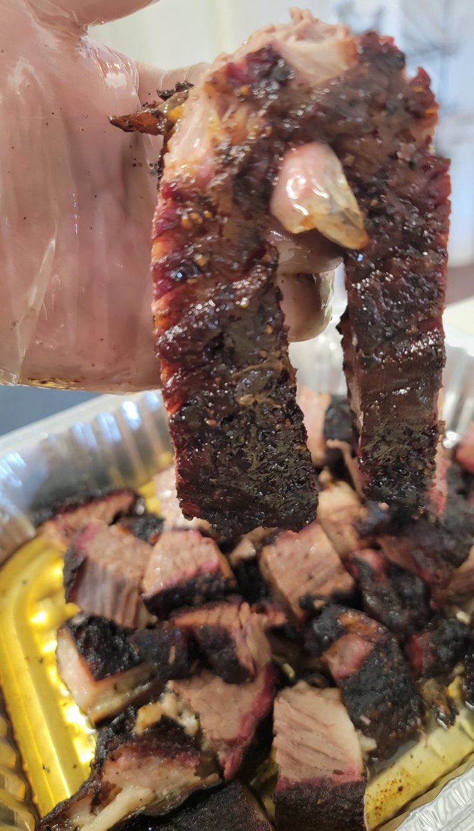 GoBigorGoBBQ1's tweet image. This brisket point was on the edge! But the burnt ends it made are amazing! #gobigorgobbq #misterbrisket #supportyourlocalpitmaster