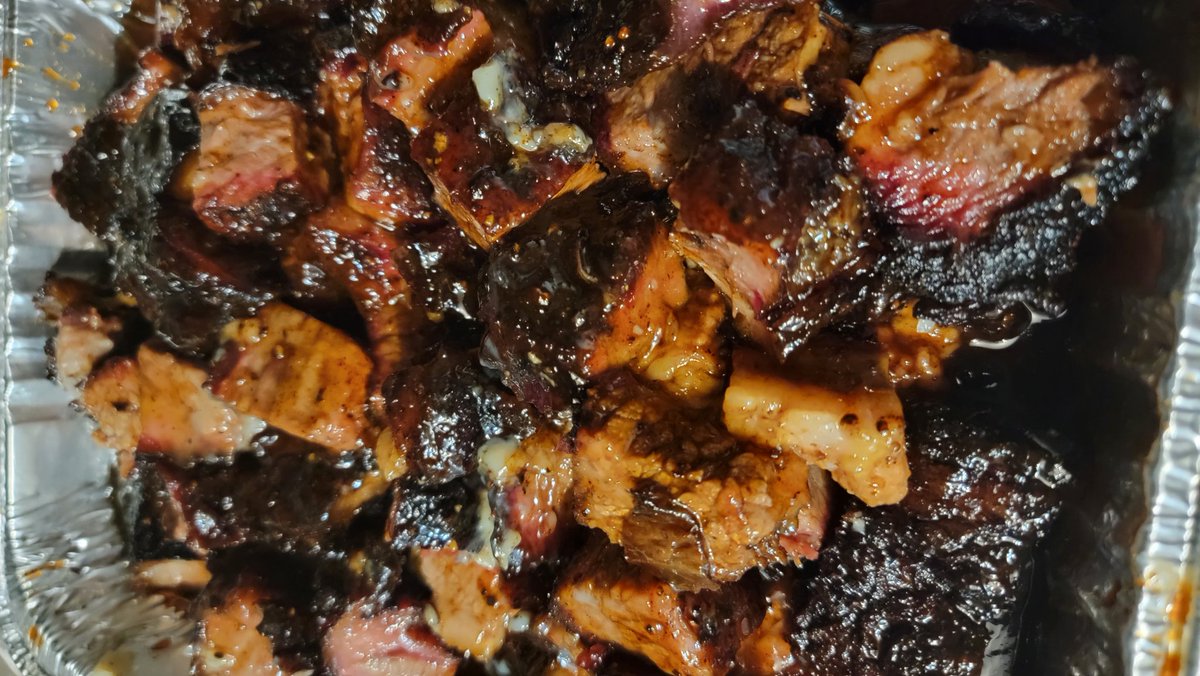 GoBigorGoBBQ1's tweet image. This brisket point was on the edge! But the burnt ends it made are amazing! #gobigorgobbq #misterbrisket #supportyourlocalpitmaster