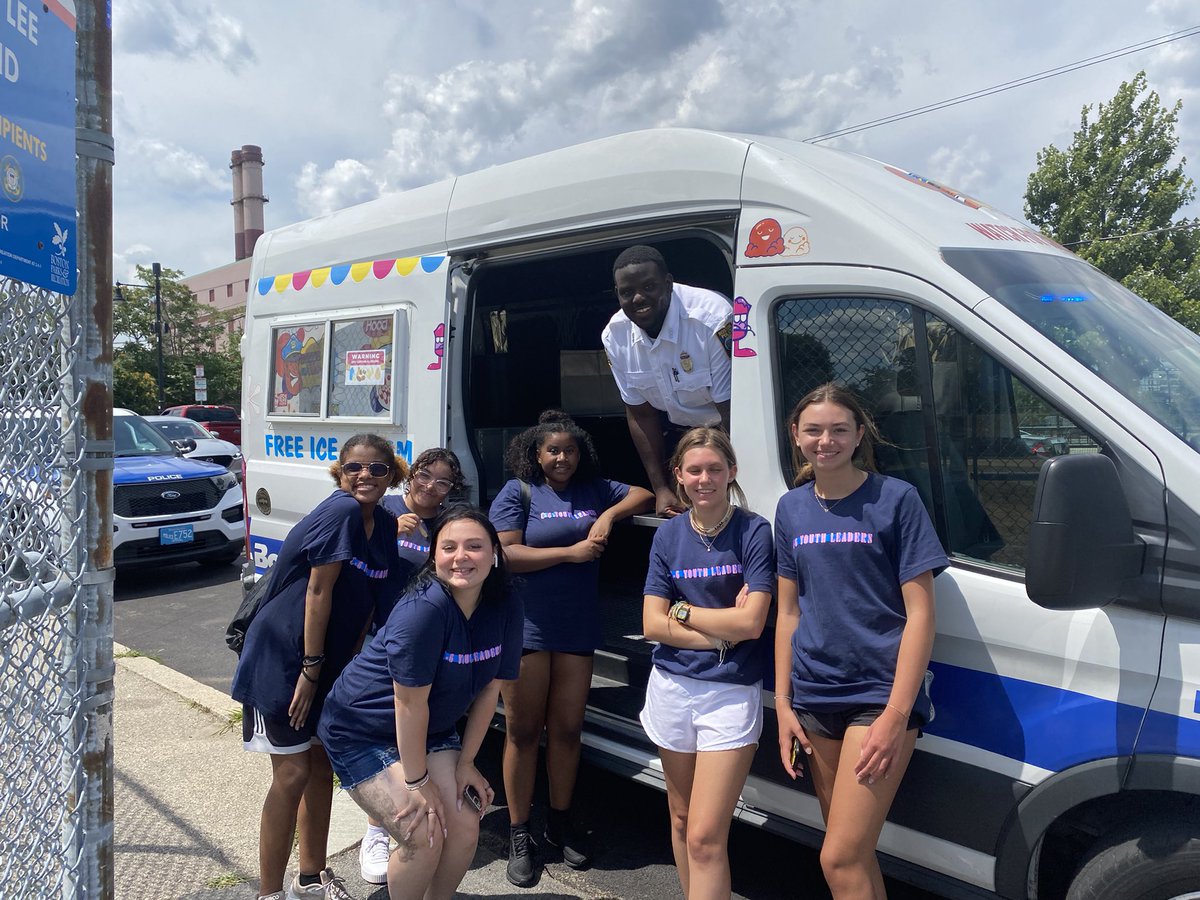 BCEengagement's tweet photo. TY to #C6youthleaders @bostonpolice #cadets & our #partnerships w/ @BostonParksDept @boston_pal @BostonPatrolmen for making our #BPDFieldDays a success! #pizzaday๐ #BPDicecapades๐ฆ #operationhoodsiecup to cool us off after ๐โฝ๏ธ๐พ๐๐ & the #fanfavoriteโฆ ๐ฆ ๐โs! #citykidswin ๐ https://t.co/yjLJGosUIe