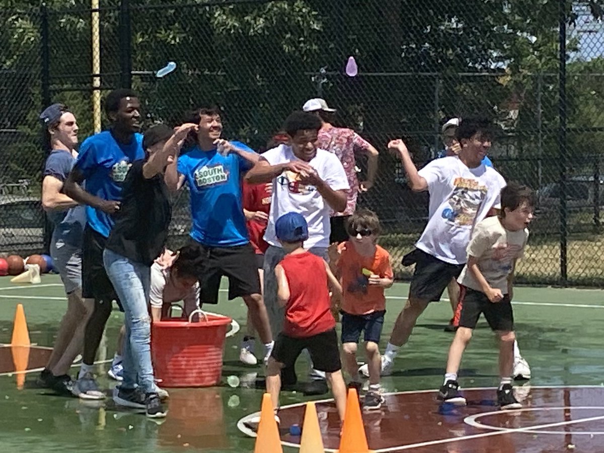 BCEengagement's tweet photo. TY to #C6youthleaders @bostonpolice #cadets & our #partnerships w/ @BostonParksDept @boston_pal @BostonPatrolmen for making our #BPDFieldDays a success! #pizzaday๐ #BPDicecapades๐ฆ #operationhoodsiecup to cool us off after ๐โฝ๏ธ๐พ๐๐ & the #fanfavoriteโฆ ๐ฆ ๐โs! #citykidswin ๐ https://t.co/yjLJGosUIe
