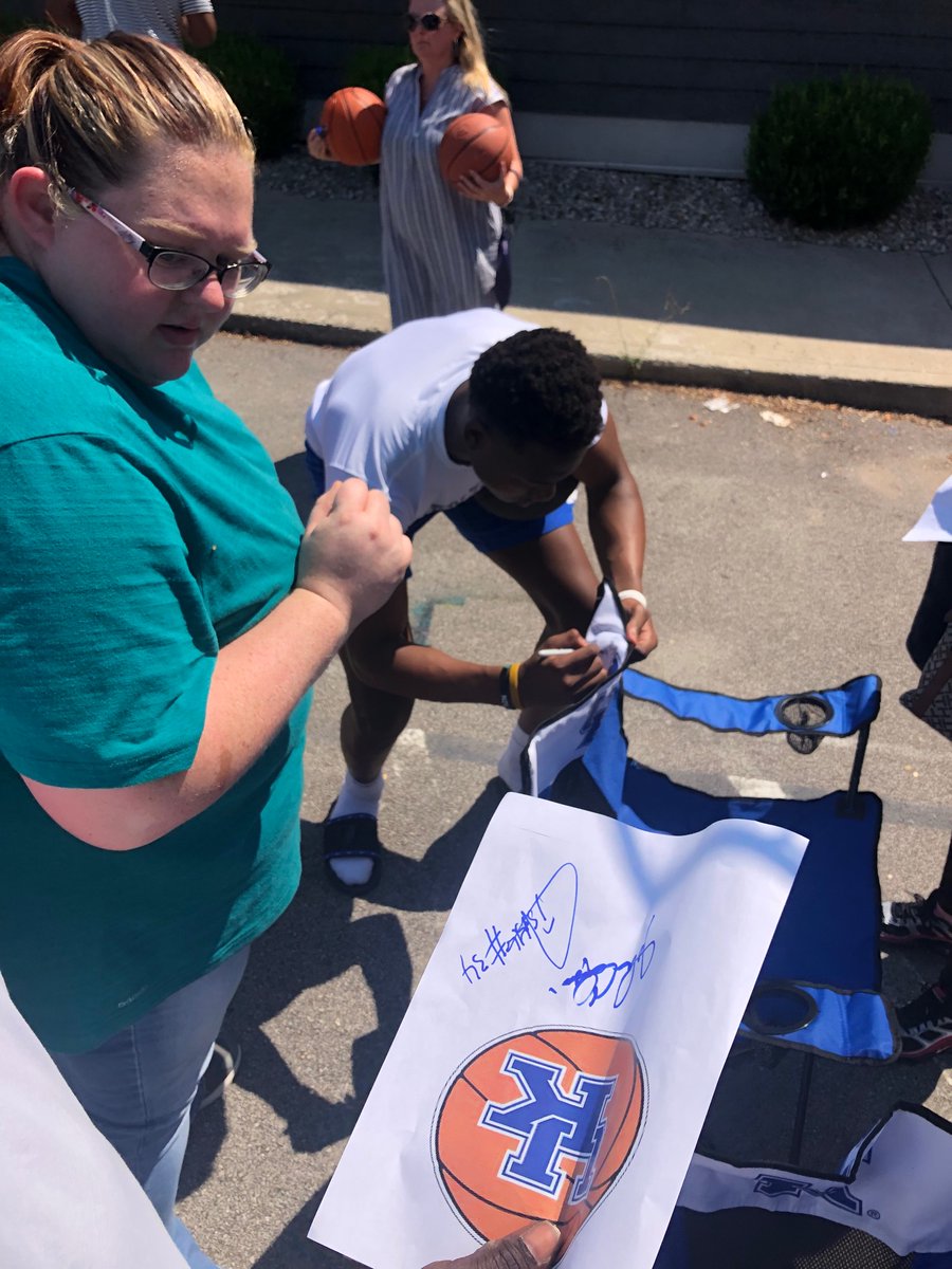 Kent Spencer (@whas11kent) on Twitter photo Here at Pillar in Crestwood …. <a href="/UKCoachCalipari/">John Calipari</a> <a href="/Oscartshiebwe34/">Big O</a> <a href="/lanceware55/">lance</a> hanging out with some fans. <a href="/WHAS11/">WHAS11 News</a> Here at Pillar in Crestwood …. <a href="/UKCoachCalipari/">John Calipari</a> <a href="/Oscartshiebwe34/">Big O</a> <a href="/lanceware55/">lance</a> hanging out with some fans. <a href="/WHAS11/">WHAS11 News</a>
