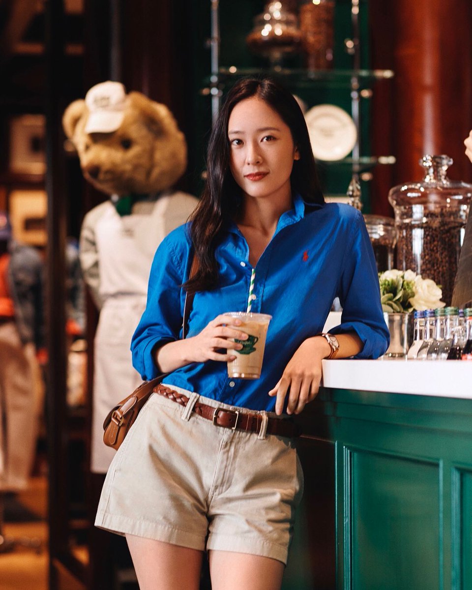 jungcula's tweet photo. HELLO MISS KRYSTAL LOOKING GORGEOUS AFFFF https://t.co/h4CMyvl9JJ