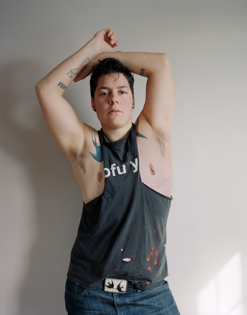 Jess T. Dugan. Self-portrait (muscle shirt), 2013, is a seminal piece by the artist available in this week’s silent auction. 
Catalog: bit.ly/3bW7D9h

#divinemasculine #lgbtartist #artcontemporary #artauctions #andersonranch #createchange