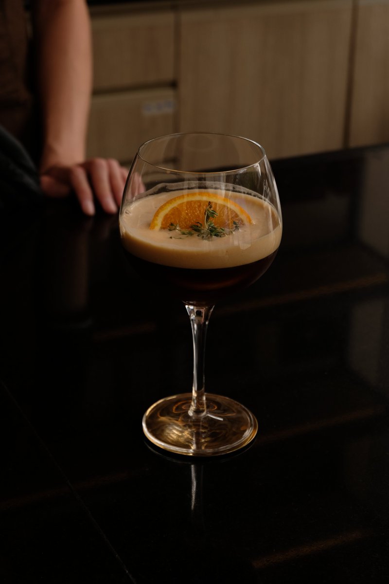 common_hoods's tweet photo. เมนูที่ลองแล้วอยากมาแนะนำคือ
1) 'Drake' : Cold Brew แบบเข้มข้นให้รสและกลิ่นที่ชัด ให้ความรู้สึกเหมือนดื่มไวน์ เหมาะกับคนที่ชอบกาแฟที่ค่อนข้างชัด
2) 'Shakira' : Cold Brew ผสมส้ม Yuzu และลิ้นจี่ ที่เป็นกาแฟที่ไม่ได้แรงเกินไป ทานง่าย ลื่น สดชื่น
#SIPinCommon #Commonhoods https://t.co/CRgPjRWHtP