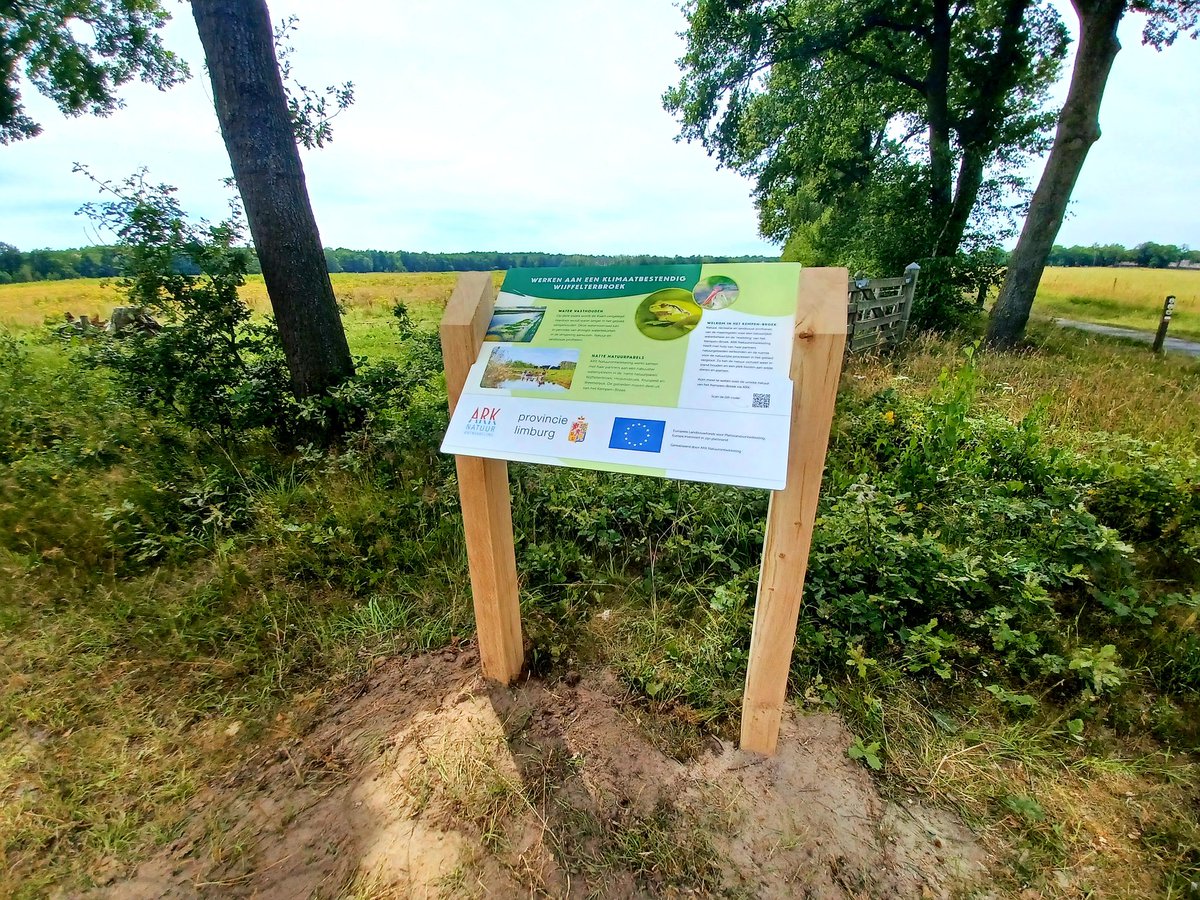 InfobordenNIV's tweet photo. Vandaag geplaaatst: projectbord voor @ARKNatuur in het fraaie natuurgebied #KempenBroek. In het #Wijffelterbroek zal een ingreep plaatsvinden waardoor water langer vastgehouden worden. Landbouw en natuur profiteren! https://t.co/AiSZZ5A7lH