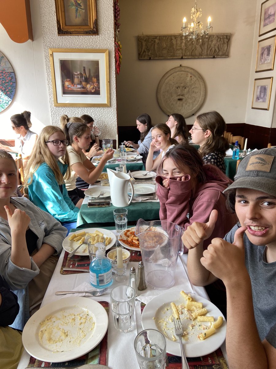 OVienna2019's tweet photo. Happy people!  Pasta carbonara at the Jolly Ristorante! https://t.co/6tcMlTvlQg