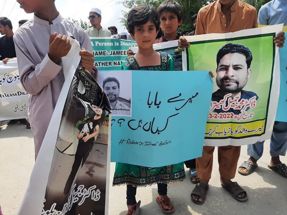 mehtabbaloch124's tweet photo. ڈاکٹرجمیل بلوچ کو انسانیت کی خدمت کرنے کی اعزاز دینے کی بجائے کالی کوٹھڑی میں بند کرنا انسانیت کی توہین  ہے 
انسانی حقوق کے عالمی ادارے ڈاکٹر جمیل بلوچ ڈاکٹر دین محمد بلوچ ڈاکٹر اکبر مری بلوچ سمیت ماورائے عدالت گرفتار بلوچوں کو منظر عام پہ لایا جائے
#ReleaseDrJameelBaloch
@Imaan https://t.co/XisiDPaYDt