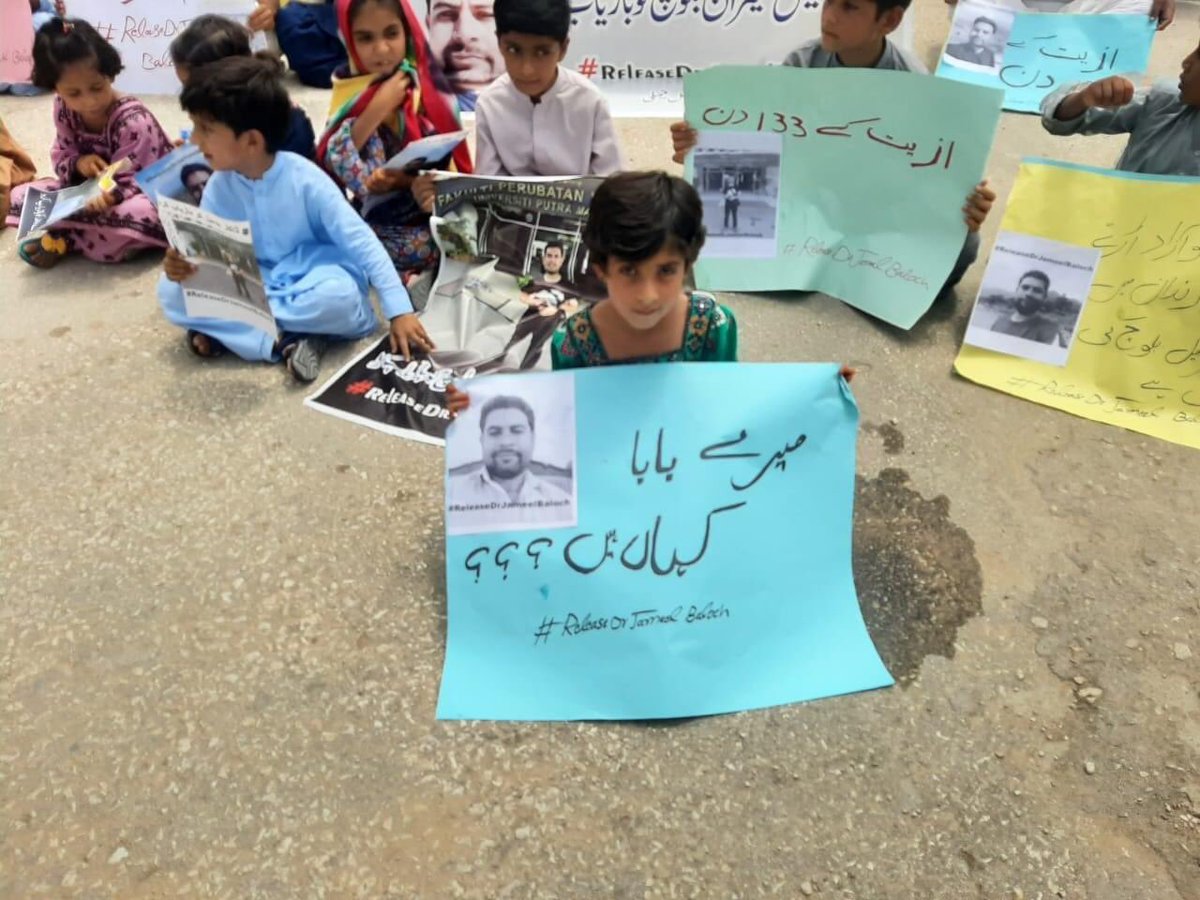 mehtabbaloch124's tweet photo. ڈاکٹرجمیل بلوچ کو انسانیت کی خدمت کرنے کی اعزاز دینے کی بجائے کالی کوٹھڑی میں بند کرنا انسانیت کی توہین  ہے 
انسانی حقوق کے عالمی ادارے ڈاکٹر جمیل بلوچ ڈاکٹر دین محمد بلوچ ڈاکٹر اکبر مری بلوچ سمیت ماورائے عدالت گرفتار بلوچوں کو منظر عام پہ لایا جائے
#ReleaseDrJameelBaloch
@Imaan https://t.co/XisiDPaYDt