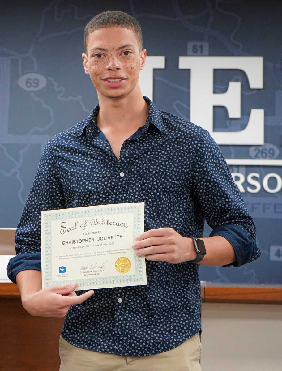 The JEFCOED Board of Education celebrates 47 graduates who earned Jefferson County's 1st Seal of Biliteracy! These students met rigorous standards &amp; demonstrated bilingualism and biliteracy in English &amp; another world language. 👏WTG!!
#bilingualeducation #JEFCOEDStrongerTogether