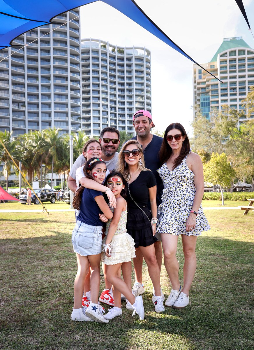 CGArtsFestival's tweet photo. Release your inner artist 🎨 #CGAF

📍Coconut Grove, FL

🌴Art | Food | Family | Fun

#artfestival #artistcollection #coconutgrove #exploremiami #thingstodoinmiami #coconutgroveartfestival #miamiart #miamiartshow #cgaf #engagelive #art #miami #artist https://t.co/vxKHgFUBhQ