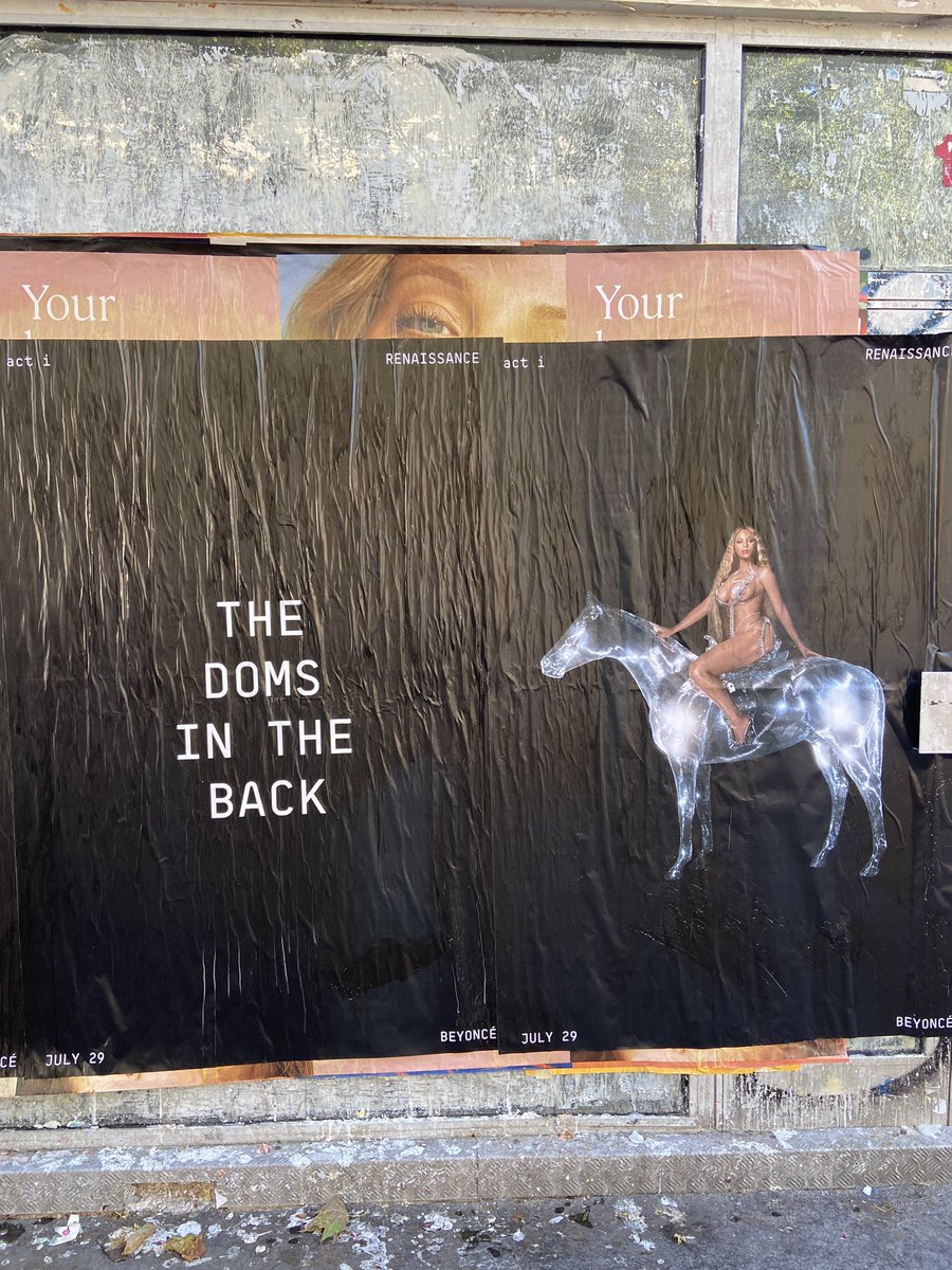 COMEÇOU! Faltando 17 dias para o lançamento, posters promocionais do novo álbum #RENAISSANCE da Beyoncé foram vistos em Paris. 🇫🇷