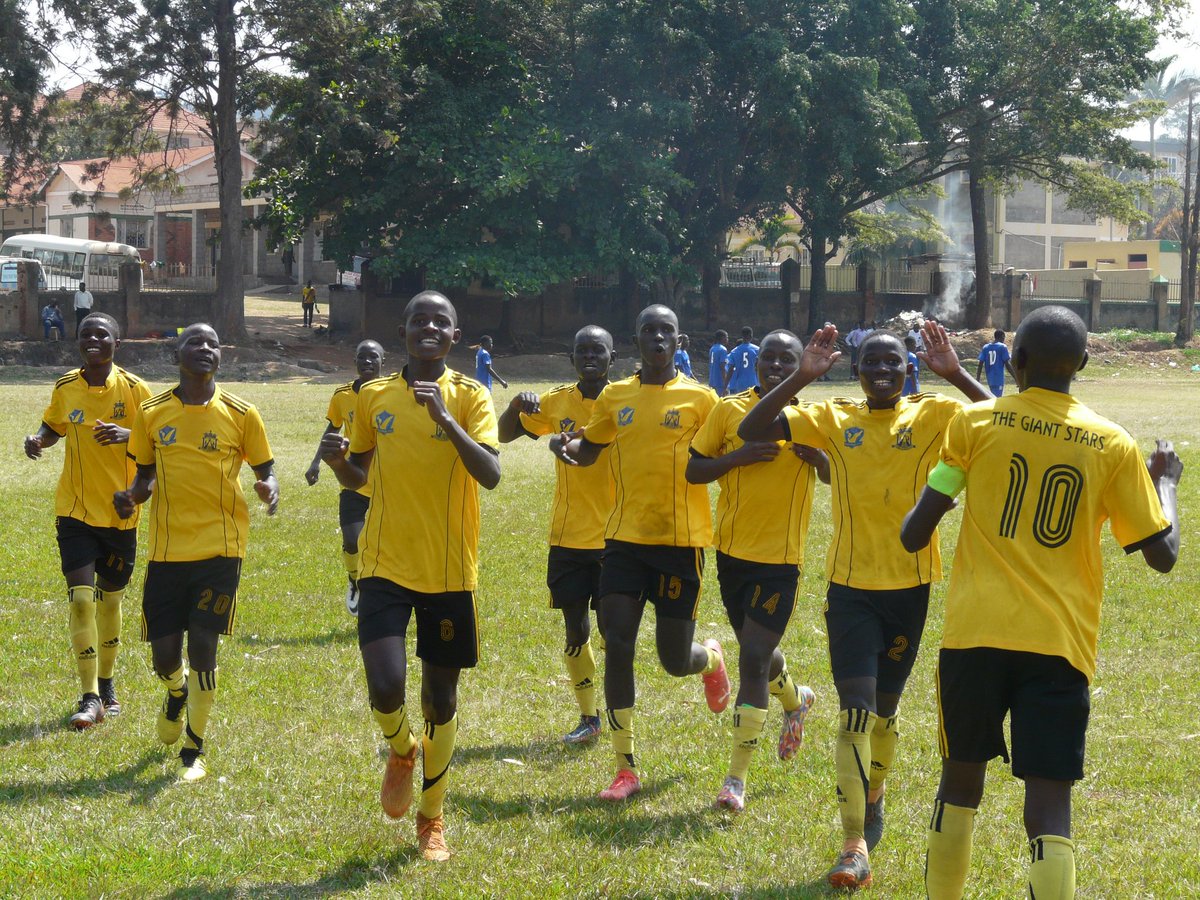 ROYALGIANTHIGH's tweet photo. ROYAL GIANT H/S mityana, progress to the final after beating Lake view sss at the semi finals of the Buganda cup s.1 &amp; s.2.
Congrats boys,
#GIANTSTARS
#ROYALGIANTHIGHSCHOOL https://t.co/TwE3hSPsmt