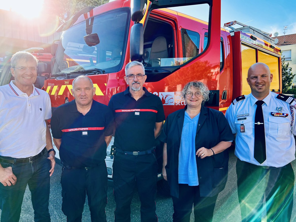 Nomination hier avec <a href="/Million_lara/">Lara Million</a> VP de <a href="/toutelalsace/">Toute l'Alsace</a> et Mr Maire #Illzach de Serge BRESCIANI➡️ Lieutenant honoraire après 41 ans de service #pompiers et de Martial ZIAD mon adjoint depuis plus de 10 ans ➡️ Lieutenant 👍🏻 2 piliers du Centre et <a href="/sdis68/">SDIS 68 - Haut-Rhin</a> à l’honneur! Félicitations