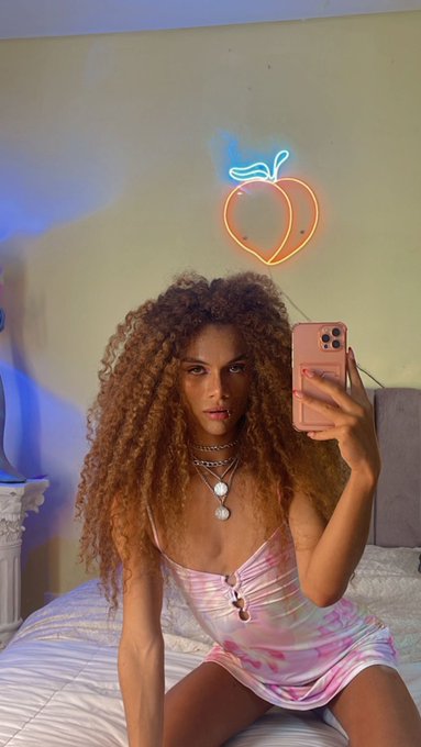 Watch naomi's leaked NSFW photo on TwXstars