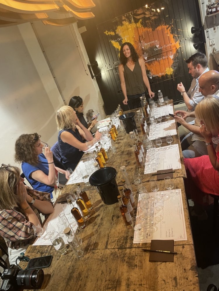 La filière était heureuse de recevoir des journalistes et influenceurs #anglais à la découverte de l’appellation #Cognac. Ils ont exploré le terroir de Cognac à travers ses paysages, sa #culture et les femmes et les hommes qui font vivre notre belle région.