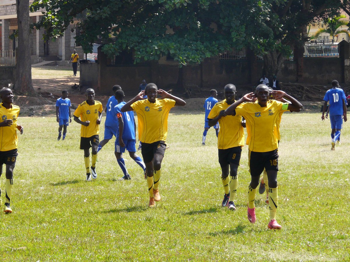 ROYALGIANTHIGH's tweet photo. ROYAL GIANT H/S mityana, progress to the final after beating Lake view sss at the semi finals of the Buganda cup s.1 &amp; s.2.
Congrats boys,
#GIANTSTARS
#ROYALGIANTHIGHSCHOOL https://t.co/TwE3hSPsmt