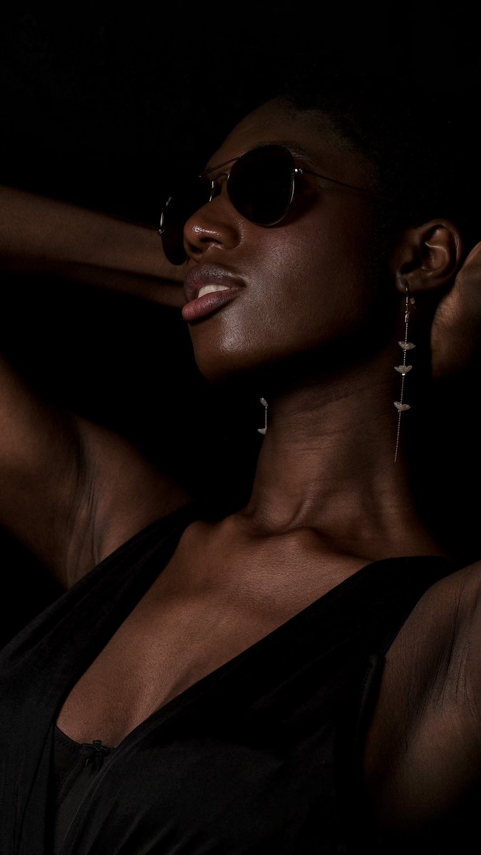 Rec_Morituri's tweet photo. Photo SAMUEL BAILHACHE Modèle ASHLEY #blacklady #beauteblack #modele #fujifilm #fujifilmxt4 #rayban https://t.co/4FMzSzQuUQ