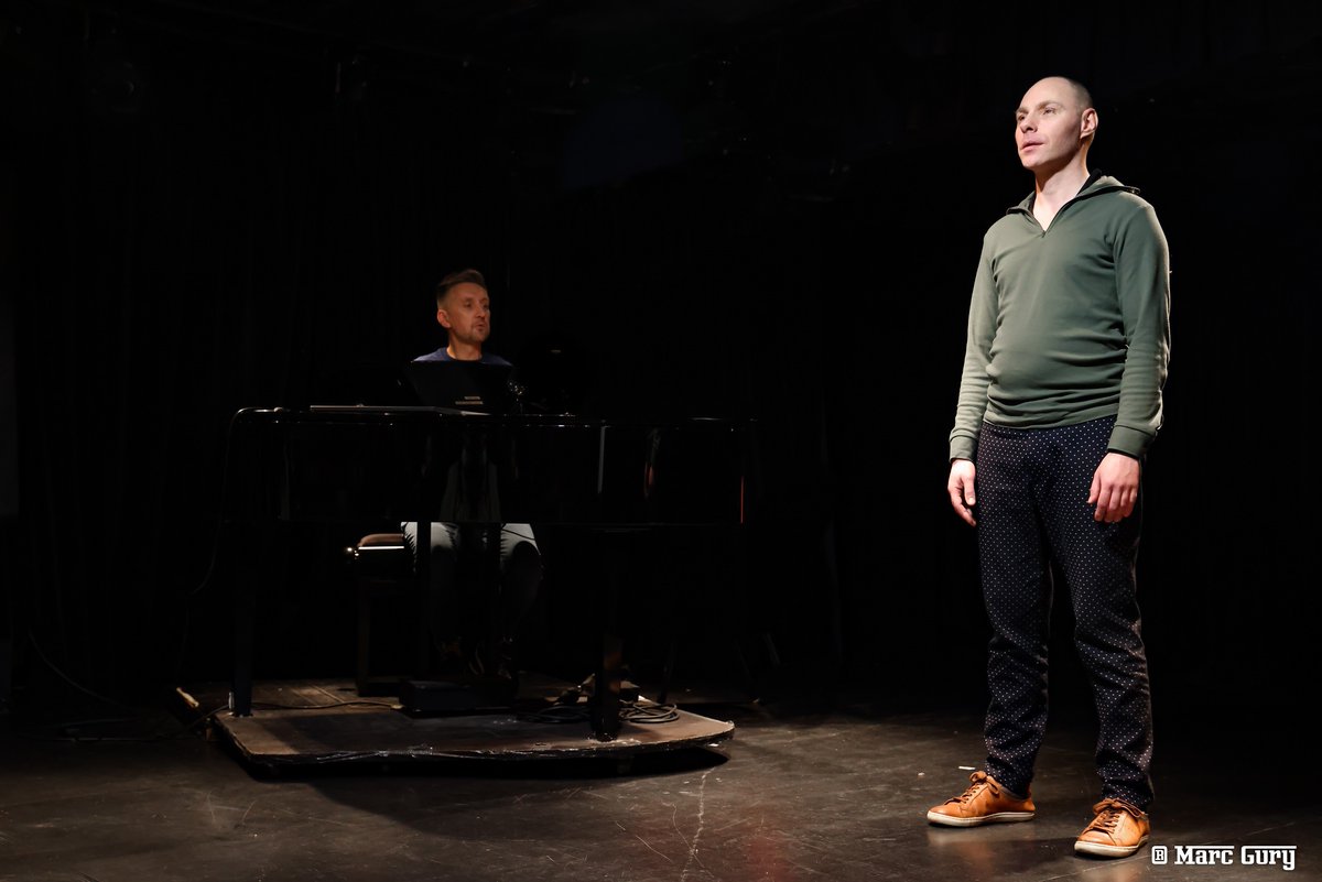 EcoleCross's tweet photo. La cartographie de la voix est un outil précieux transmis à nos élèves, basé sur des éléments de connaissance acoustique, historique, culturelle et anatomique.

#comediemusicale #coursdechant #intermittents #chanteuse #chanteur #voix #chorale #formation #lyrique #chant #audition https://t.co/MfBlYgh3hx