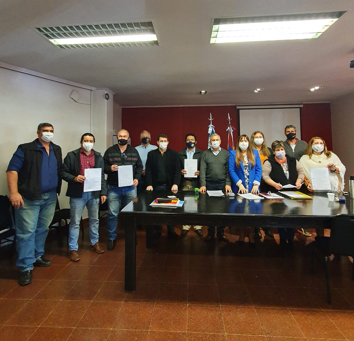 Nueva recomposición al básico para docentes de Misiones

El básico docente se elevará a $25.100, 77 en julio, $25.850,77 en agosto y
$26.000,77 en septiembre con cláusula de revisión dependiendo de los índices inflacionarios.