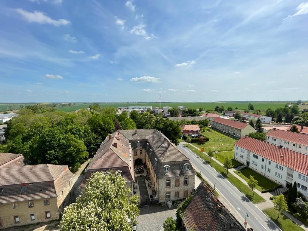 Kunststiftung's tweet photo. SCHLOSS #GLEINA lädt zum #KUNSTSOMMER 22! Gefördert u.a. von #KunststiftungSachsenAnhalt, kommen 22 Maler aus Deutschland+Schweiz zum Kunst-Workshop zusammen mit öffentlicher Abschlussausstellung &amp; Rahmenprogramm / Auftakt 24.7. / Kunst-Sommerfest 30.7. 
https://t.co/7lkLmvxS44 https://t.co/8mz4FbrZSa