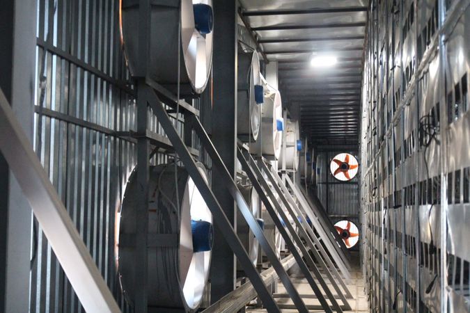 centrotradewus's tweet photo. Los mineros individuales unen sus recursos de minado con otros en un pozo minero para mejorar sus posibilidades de minar un bloque.

- Cuanto más potencia de hashing tenga un grupo de mineros, mayores serán sus posibilidades de minar un bloque. 
-

https://t.co/GU4HLyYGtl https://t.co/29t4AOwFvz