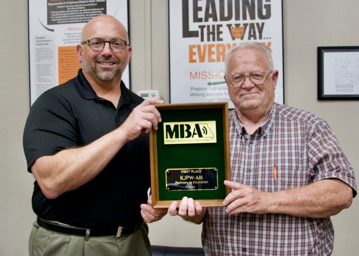 WayTigerPR's tweet photo. Knehans wins Partners in Education Award #wayschools https://t.co/lSk1GsMFyv
