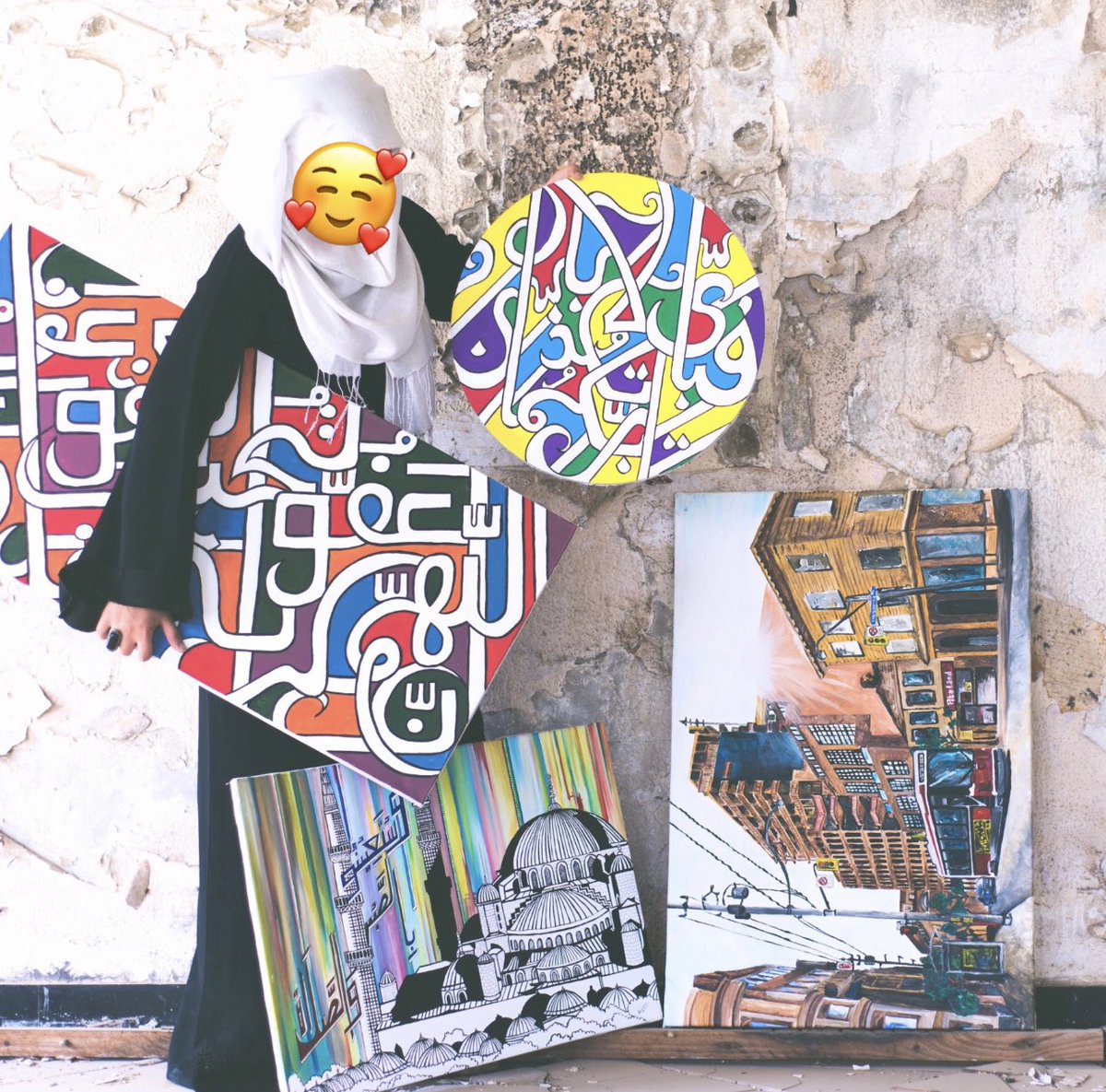 zahragulraizart's tweet photo. #PortfolioDay #PortfolioDay2022 #profileday Hiya!! I’m Zahra. I create bright and bold Arabic calligraphy pieces. I love drawing architectural pieces too but I focus more on my signature style of work 💖 https://t.co/FfOFO2oDgz