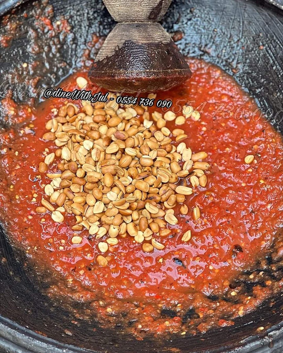 ghanaianfoodnet's tweet photo. We don't know about yous, but we're here for whatever is being cooked in our sustainable asanka 😎😁👌🏿
📸 @dinewithjul 

#Groundnuts #Mɛko #GhanaianCooking #GhanaianFoodNetwork #Asanka #Tapoli  #EcofriendlyUtensils #GhanaianFood #WestAfricanFood #AfricanFood #TwitterFood https://t.co/x0o1RaBh7X