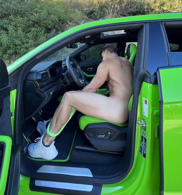 green today 💚🍃  https://t.co/3yyyyUVS8r https://t.co/rYKHOrfGBs