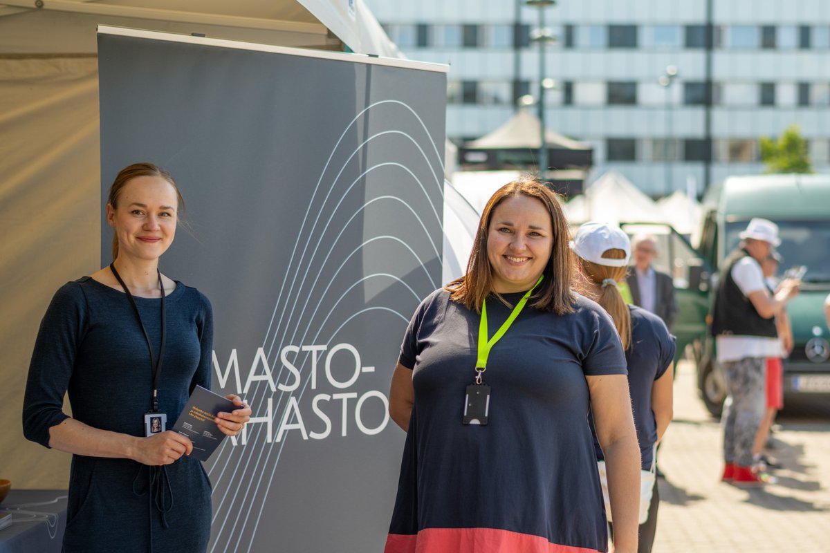 ilmastorahasto's tweet photo. #SuomiAreena on parhaassa vauhdissa! Tässä tunnelmia tältä päivältä - aurinkoa ja hyviä #ilmasto'keskusteluita Ilmastorahaston teltalla #Pori'n kansalaistorilla ☀️ https://t.co/Agojoe0s5U