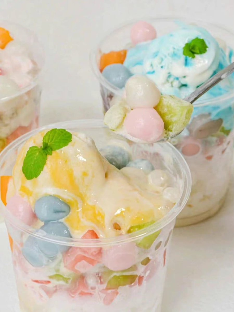 MuttSince's tweet image. The weather is too hot, it's a very happy thing to have milk tea with two girlfriends, I'll make an appointment after the cinema