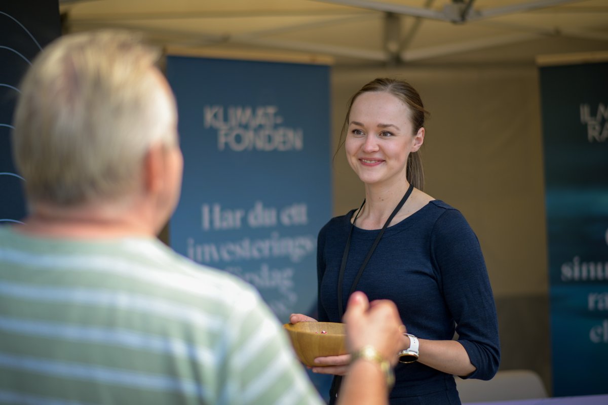 #SuomiAreena on parhaassa vauhdissa! Tässä tunnelmia tältä päivältä - aurinkoa ja hyviä #ilmasto'keskusteluita Ilmastorahaston teltalla #Pori'n kansalaistorilla ☀️