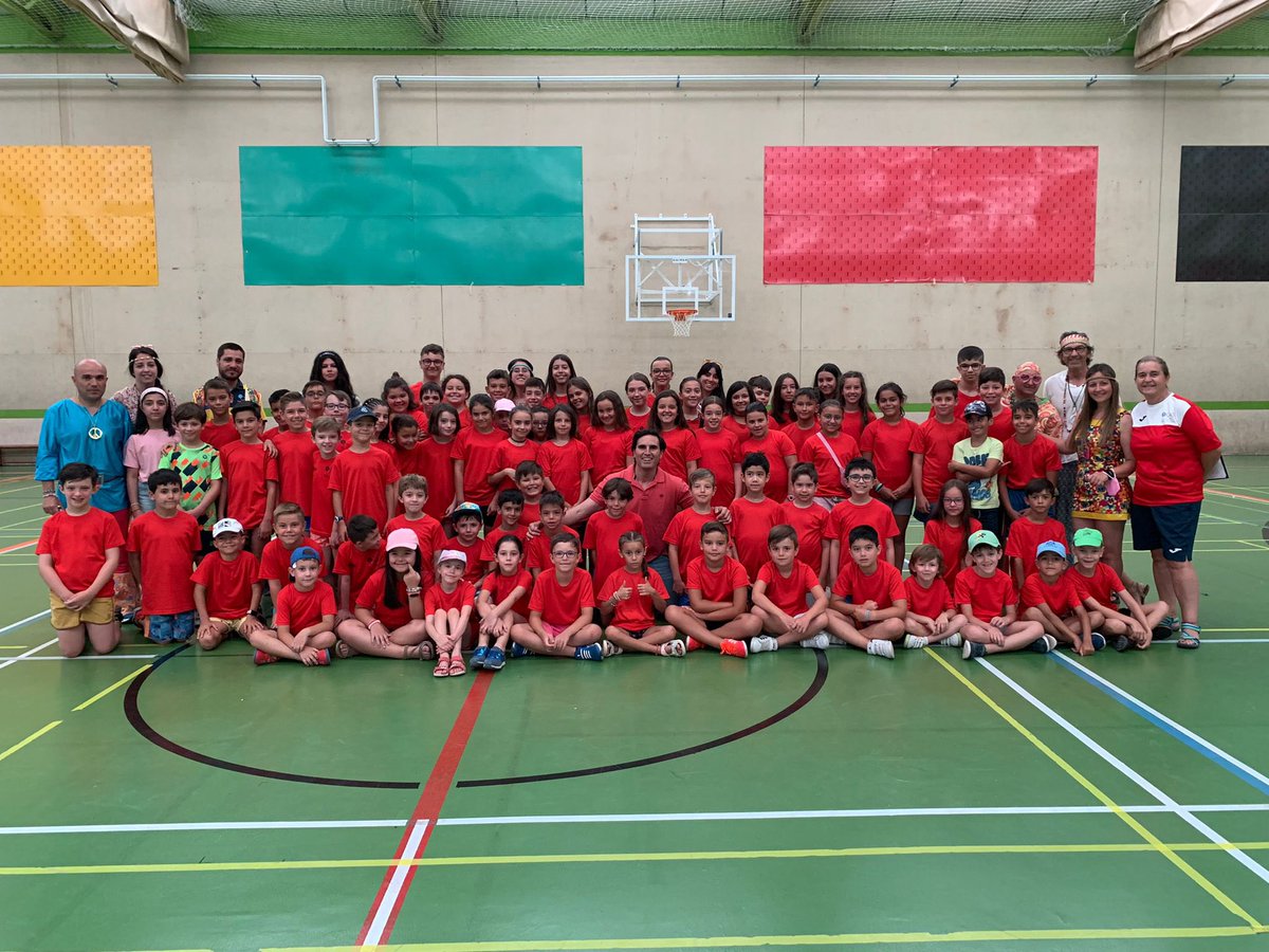 GuzmanGomezMdC's tweet photo. #Momentos únicos y especiales. 
🔹Lo mejor que tenemos.
@AyuntamientoMDC Hoy con un grupo de 70 niños que participan en el #campamento de #verano en el pabellón Pablo Cáceres.
Un total de 400 entre 6 y 12 años 
#Convivencia #Deporte #Diversión #Valores #MedinaCrece #Juntos https://t.co/01eIcyTc1E